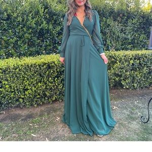 Lulu’s Green Maxi dress. Perfect for wedding, photoshoot and more!